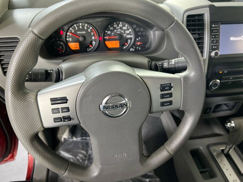Used 2019 Nissan Frontier SV image 11