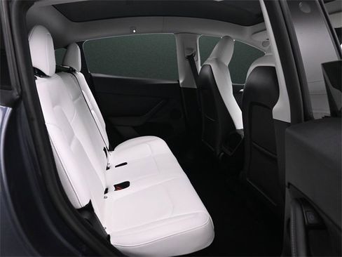 Used 2023 Tesla Model Y Performance image 17