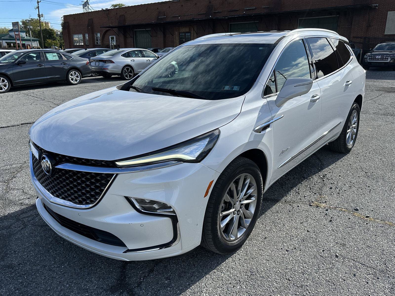 Used 2022 Buick Enclave Avenir w/ Avenir Technology Package AWD/4WD image 4