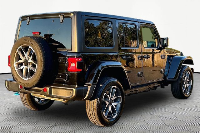 Used 2024 Jeep Wrangler Unlimited w/ Convenience Group AWD/4WD image 5