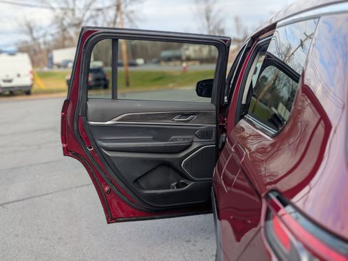 Used 2021 Jeep Grand Cherokee L Limited image 39