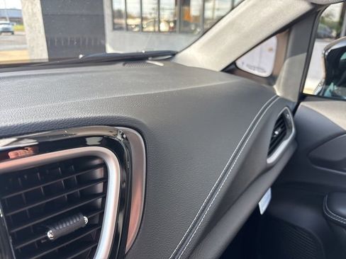 New 2026 Chrysler Pacifica Select w/ S Appearance Package image 27