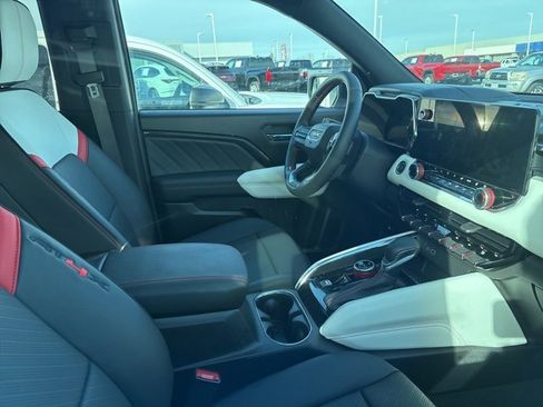 Used 2024 GMC Canyon AT4X image 7