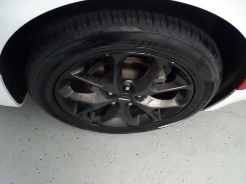Certified 2025 Chrysler Pacifica Limited FWD image 26