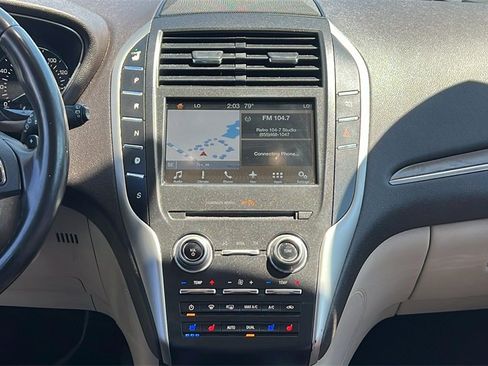 Used 2017 Lincoln MKC Reserve image 25