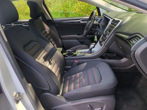 Used 2016 Ford Fusion SE w/ Equipment Group 201A image 27