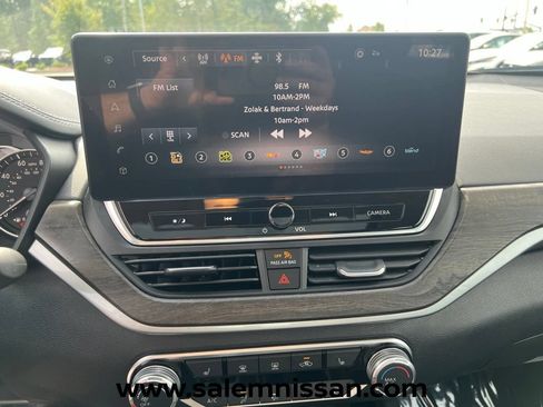 Certified 2024 Nissan Altima 2.5 SV w/ SV Premium Package AWD/4WD image 11
