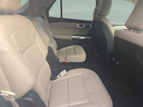 Used 2020 Ford Explorer XLT w/ Equipment Group 202A image 26