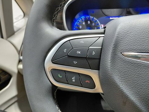 Certified 2024 Chrysler Pacifica Limited image 43