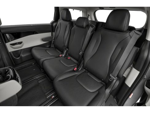 Used 2022 Kia Carnival EX FWD image 11