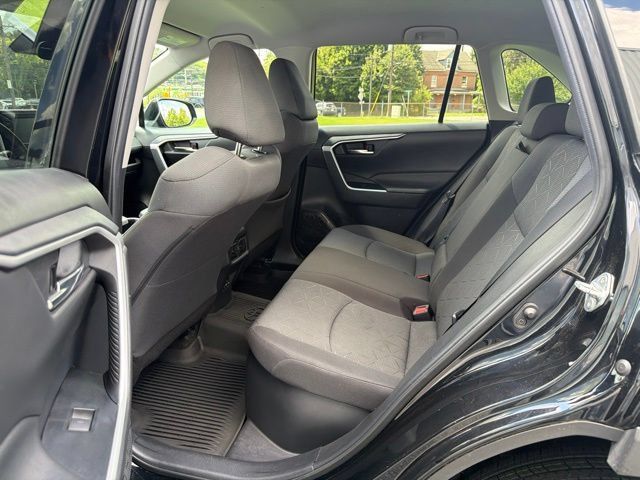 Used 2022 Toyota RAV4 XLE AWD/4WD image 15