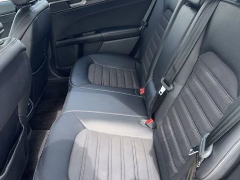 Used 2017 Ford Fusion SE w/ Equipment Group 201A image 8