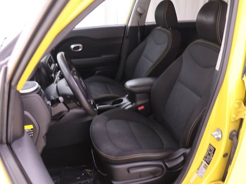 Used 2015 Kia Soul + image 4