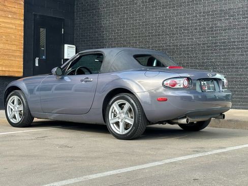 Used 2006 MAZDA MX-5 Miata Touring RWD image 3