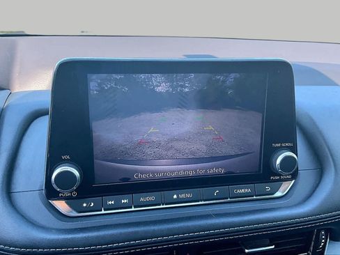 Used 2022 Nissan Rogue SV FWD image 27