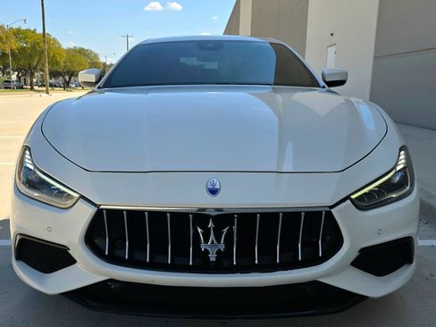 Used 2018 Maserati Ghibli S GranSport RWD image 2