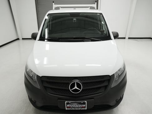 Used 2022 Mercedes-Benz Metris image 2