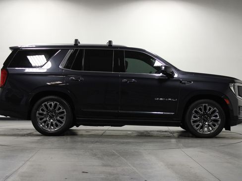 Used 2023 GMC Yukon Denali Ultimate AWD/4WD image 3