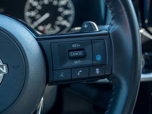 Used 2022 Nissan Pathfinder SV image 12