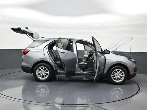 Used 2024 Chevrolet Equinox LS FWD image 34