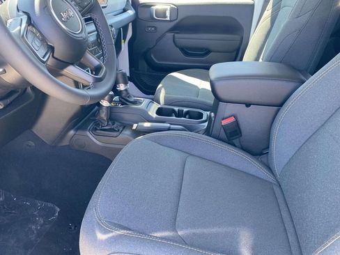 New 2026 Jeep Gladiator Sport AWD/4WD image 13