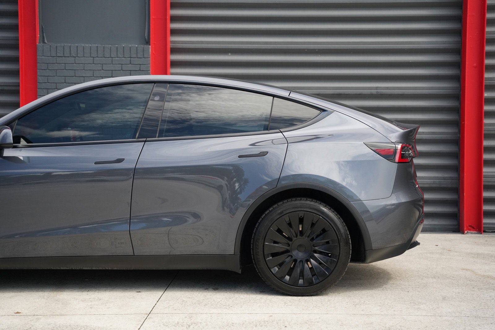Used 2023 Tesla Model Y 2WD image 5