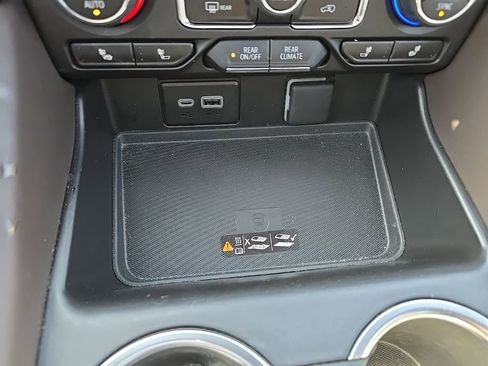 Used 2024 Chevrolet Suburban LT w/ Luxury Package image 27