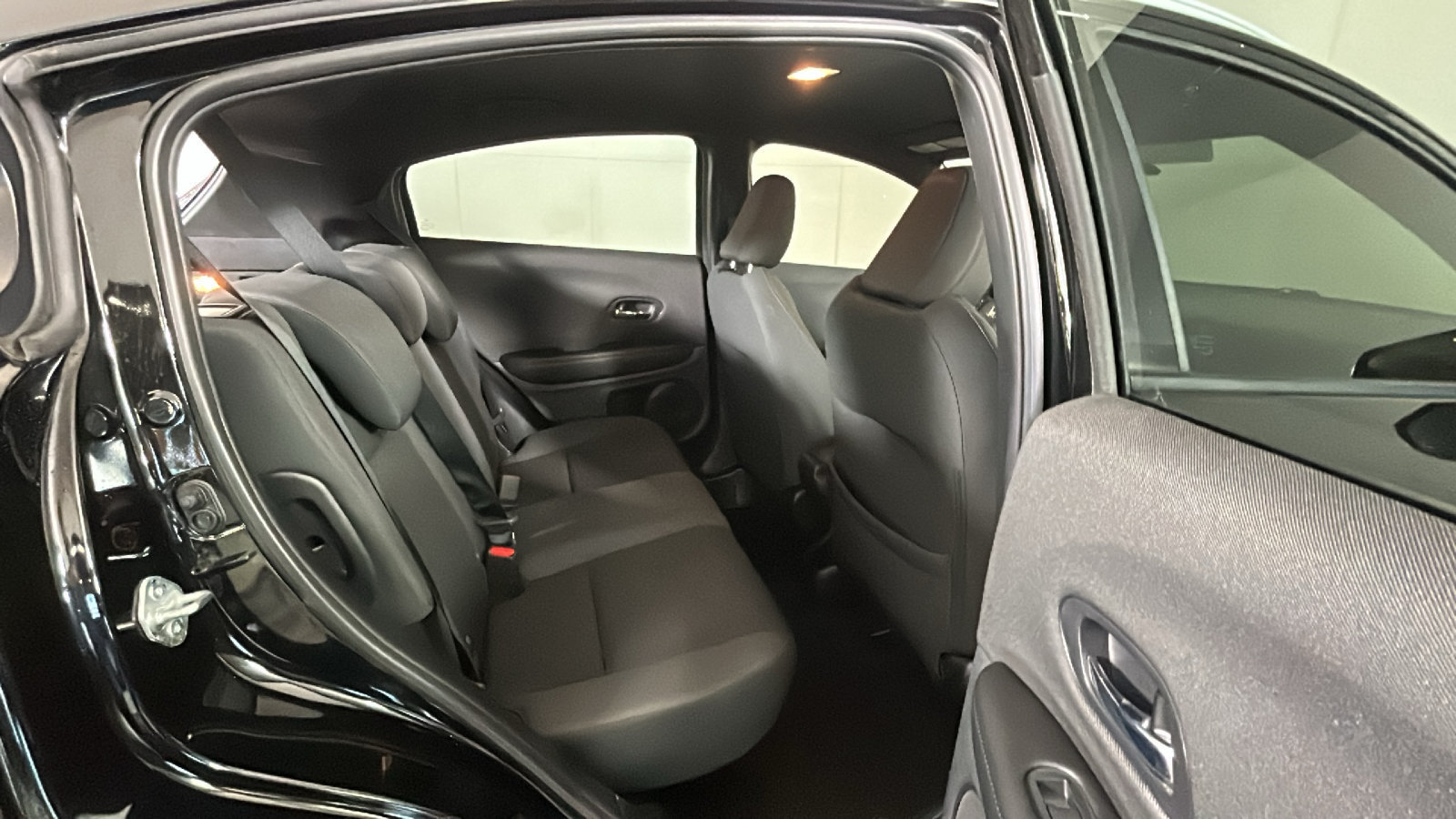 Used 2021 Honda HR-V Sport image 33