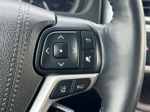 Used 2018 Toyota Highlander Limited AWD/4WD image 26