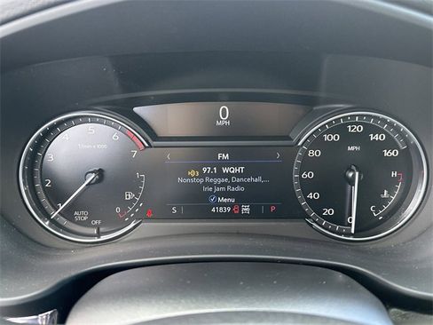 Used 2022 Cadillac XT4 Luxury w/ Cold Weather Package image 20