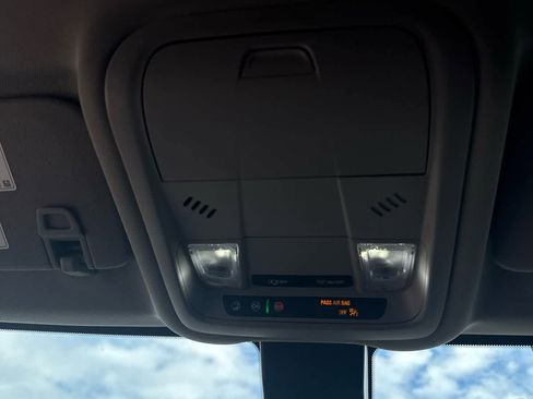 Used 2022 Chevrolet Equinox LT image 21