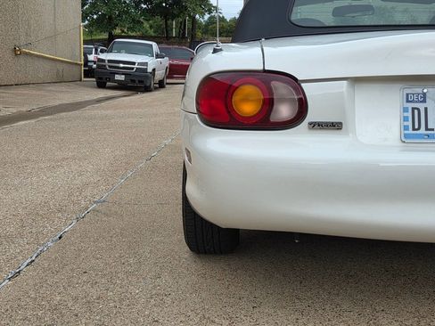 Used 1999 MAZDA MX-5 Miata image 19