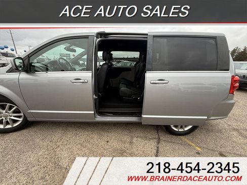 Used 2020 Dodge Grand Caravan SXT image 16