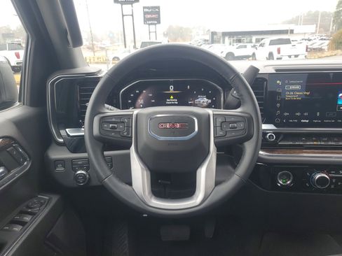 Used 2024 GMC Sierra 1500 SLE image 15