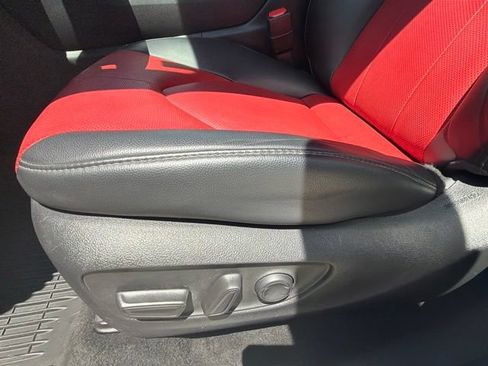 Used 2023 Toyota Highlander XSE AWD/4WD image 30