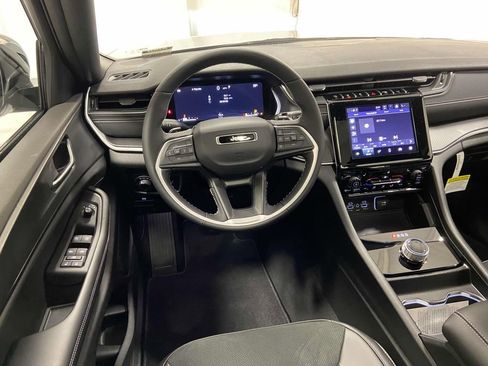 New 2025 Jeep Grand Cherokee L Altitude image 8
