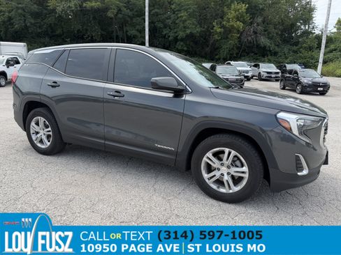 Used 2021 GMC Terrain SLE FWD image 1