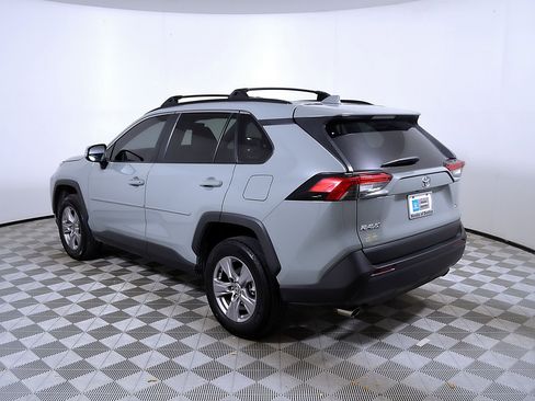 Used 2022 Toyota RAV4 XLE w/ Convenience Package FWD image 9