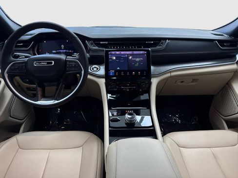 Used 2025 Jeep Grand Cherokee Limited w/ Black Appearance Package image 20