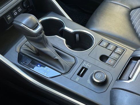 Used 2023 Toyota Highlander XSE image 25