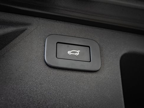 Used 2023 Land Rover Discovery Sport SE R-Dynamic image 18