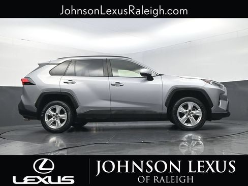 Used 2019 Toyota RAV4 XLE w/ Convenience Package FWD image 20
