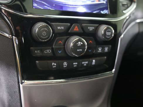 Used 2020 Jeep Grand Cherokee Limited w/ Luxury Group II image 22