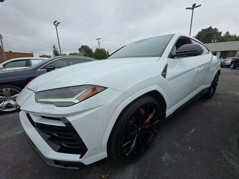 Used 2022 Lamborghini Urus AWD/4WD image 1