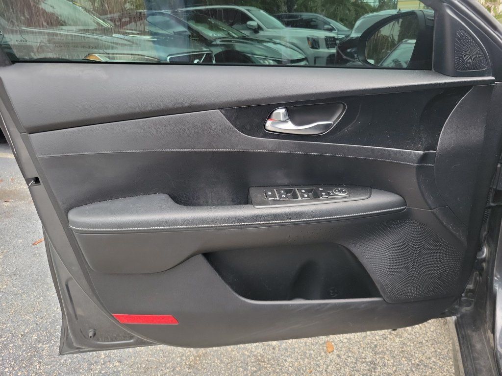 Certified 2022 Kia Forte GT-Line FWD image 14