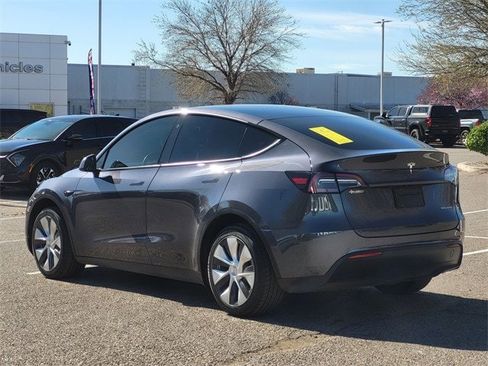 Used 2021 Tesla Model Y Long Range image 3