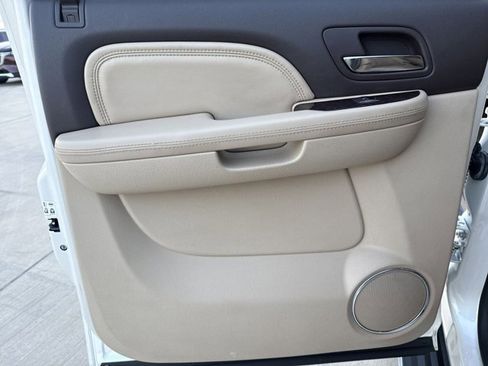 Used 2014 GMC Yukon XL Denali image 25