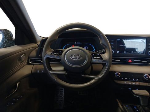 Used 2025 Hyundai Elantra Sport image 12