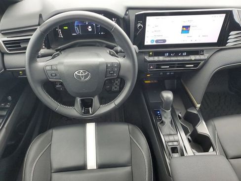 Used 2025 Toyota Camry SE w/ Multimedia Upgrade Package image 17