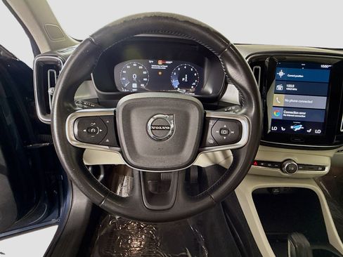 Used 2021 Volvo XC40 T5 Momentum w/ Premium Package image 13